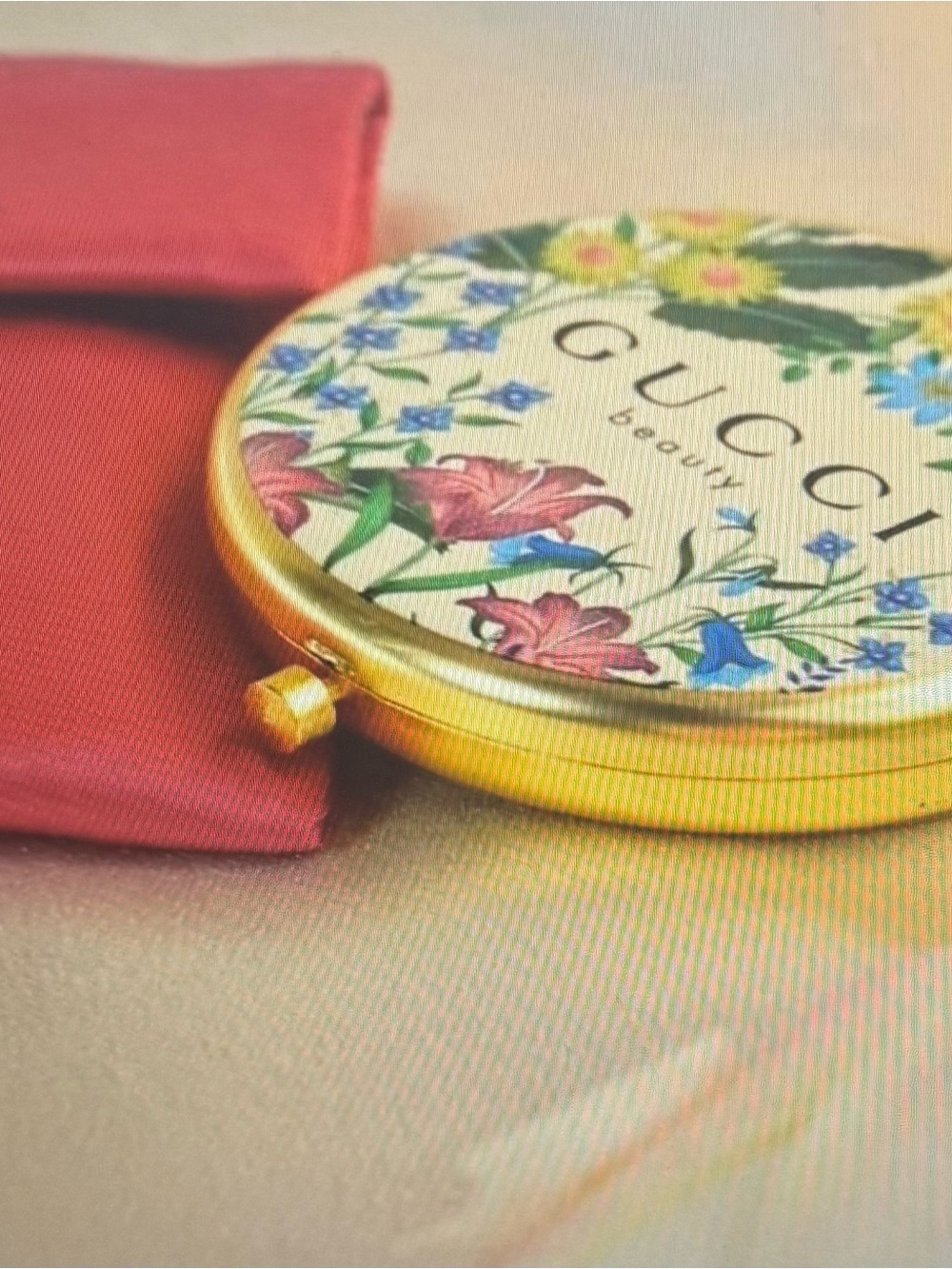 Gucci Floral Compact Mirror with Pink Satin Pouch, NWTs - Picture 2 of 7